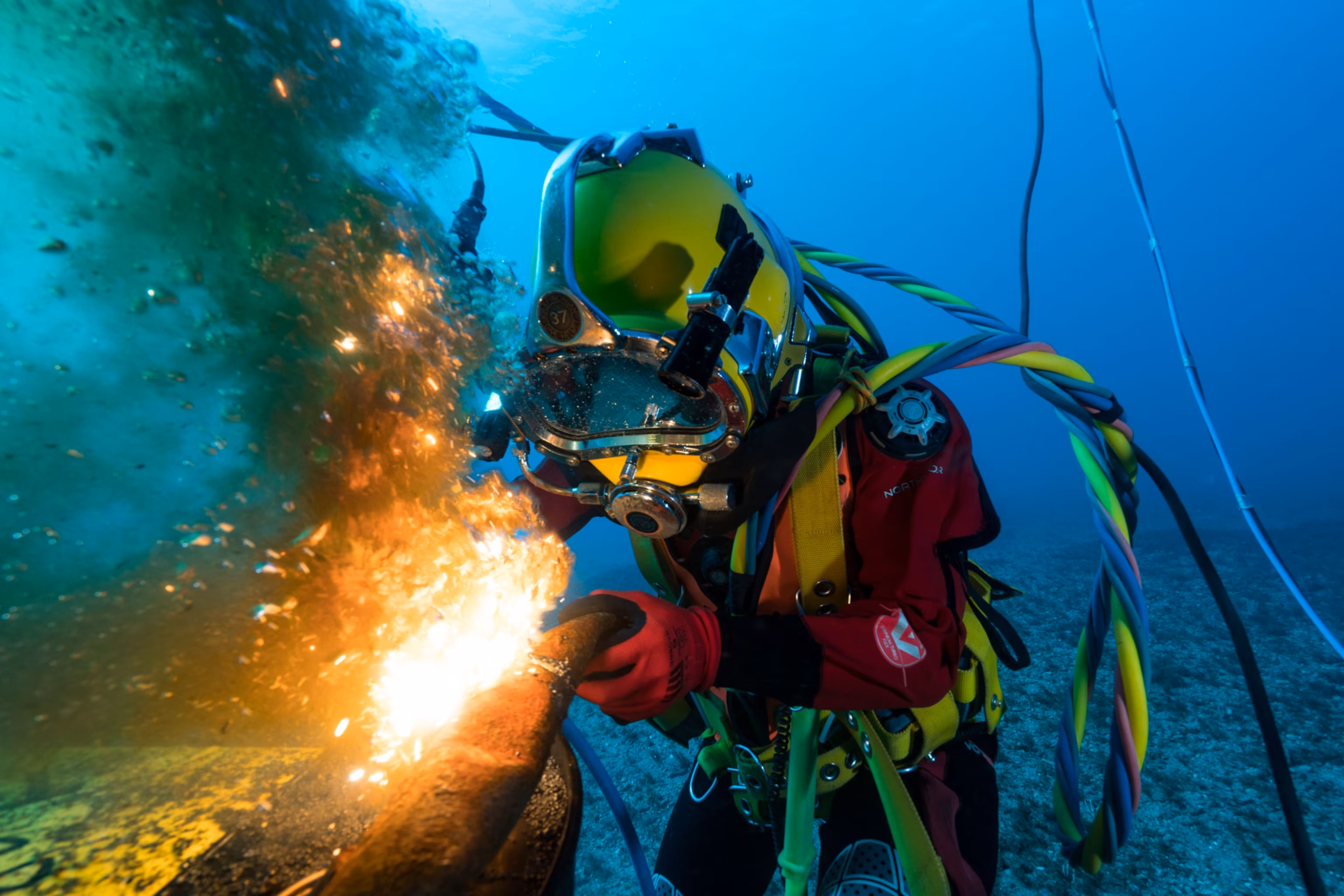 Wet Underwater Welding Image
